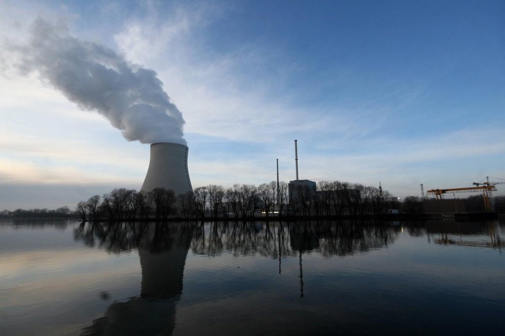 2008 rok. Niemcy, Bawaria. Elektrownia atomowa, która produkuje 3 proc. energii wytwarzanej w Niemczech