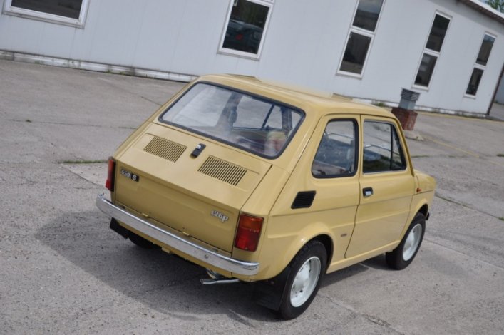 Nowy Fiat 126p z 1979 roku do kupienia na Allegro. 34 lata