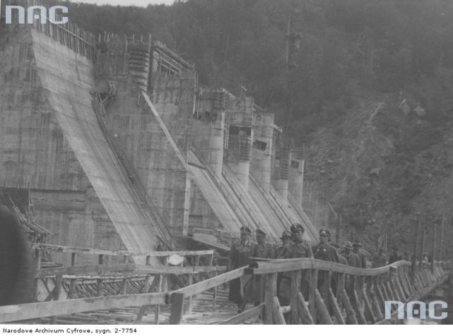 Otto von Wachter w towarzystwie wyższych funkcjonariuszy Generalnego Gubernatorstwa zwiedza budowę zapory w Rożnowie, 1941 r.