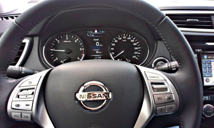 Nissan Qashqai ekonomiczny i bezpieczny gigant pełen