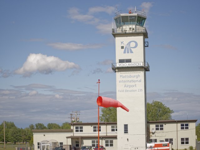 KPBG - Plattsburgh Intnl. airport - nieczynna wieża kontrolna