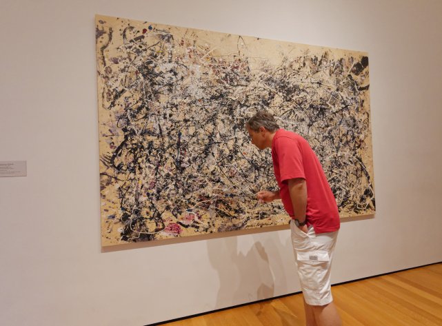 Możliwość obcowania z bliska z malunkami Pollocka czy Klee (niestety b. niewiele!) jest uskrzydlająca.