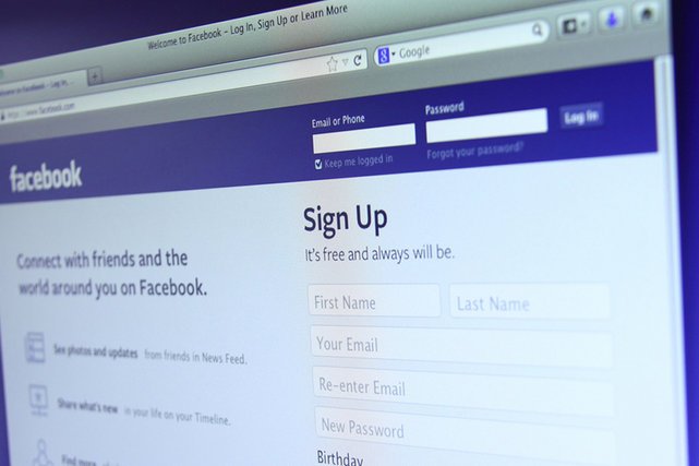 [url = http://tinyurl.com/ll8nqvz] Facebook [/url ] sued for use of data from the private messaging users. 
