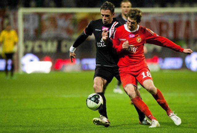 Marcin Mięciel i Mindaugas Panka podczas meczu Widzew Łódź - ŁKS Łódź 17.10.2011