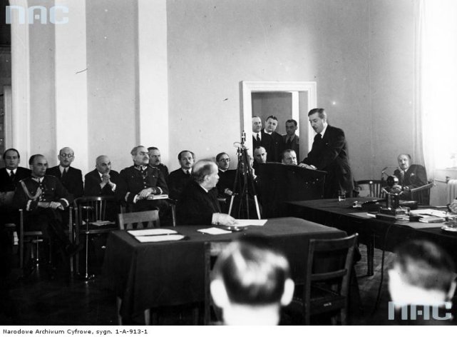 Posiedzenie komisji budżetowej Sejmu w sprawie planu inwestycyjnego na 1937 rok. Przemawia Eugeniusz Kwiatkowski.