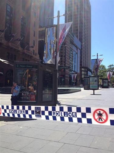 Martin Place w Sydney zablokowany przez policję.