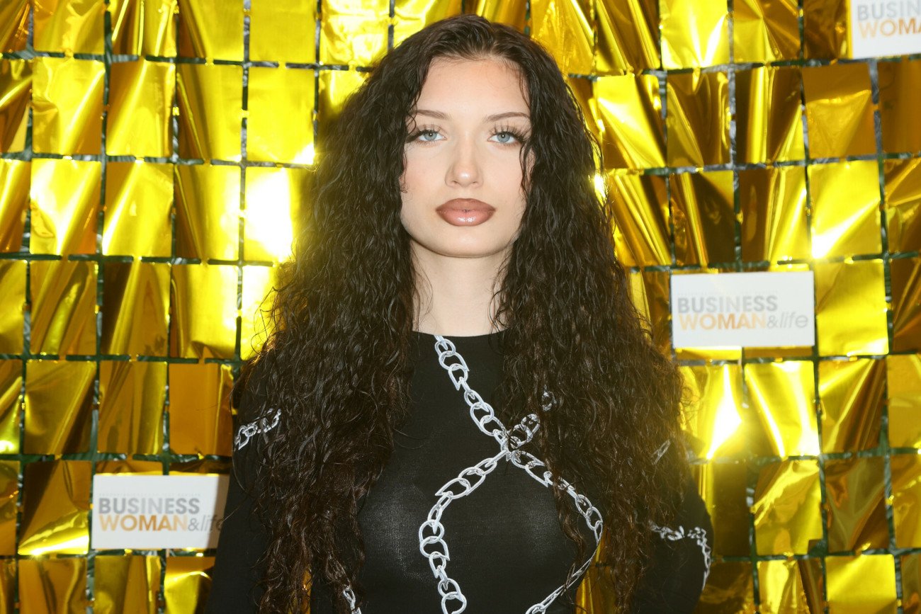 Viki Gabor o szkole.