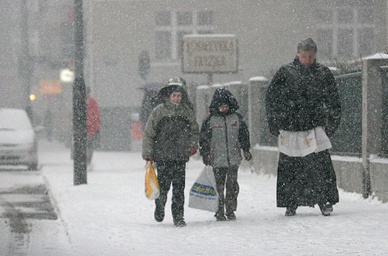 Proboszcz Jasionki w nietypowy sposób zbiera datki od wiernych. Zdjęcie poglądowe.