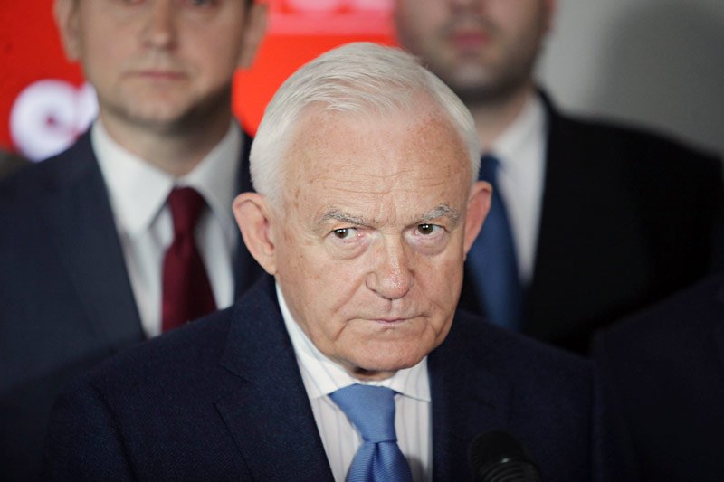 Szef SLD Leszek Miller ma powody do zmartwień. Jedna z księgowych Sojuszu ukradła z kont partii 250 tys. zł.