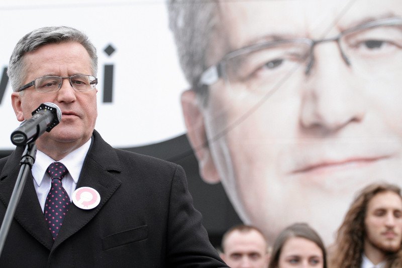 Poparcie dla Bronisława Komorowskiego spada, tak wynika z sondażu TNS dla Wiadomości TVP 1.