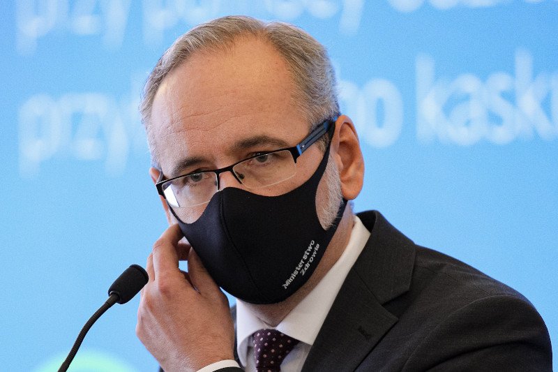 Adam Niedzielski nie pocieszył Polaków ws. otwarcia siłowni i restauracji.