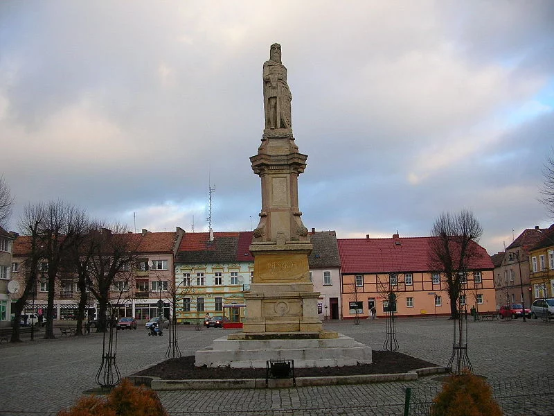 Mieszkowice - pomnik Mieszka I Autor : Bartek Wawraszko.