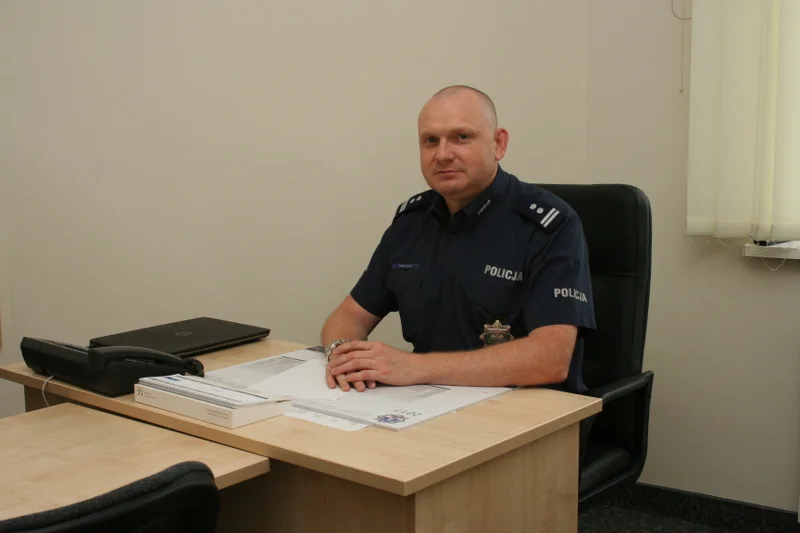 Zastępca komendanta policji w Bydgoszczy został odwołany, gdy okazało się, że udostępnia antypisowskie memey.