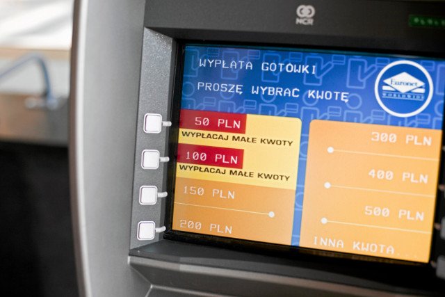 Kończą się czasy wypłat bez prowizji.