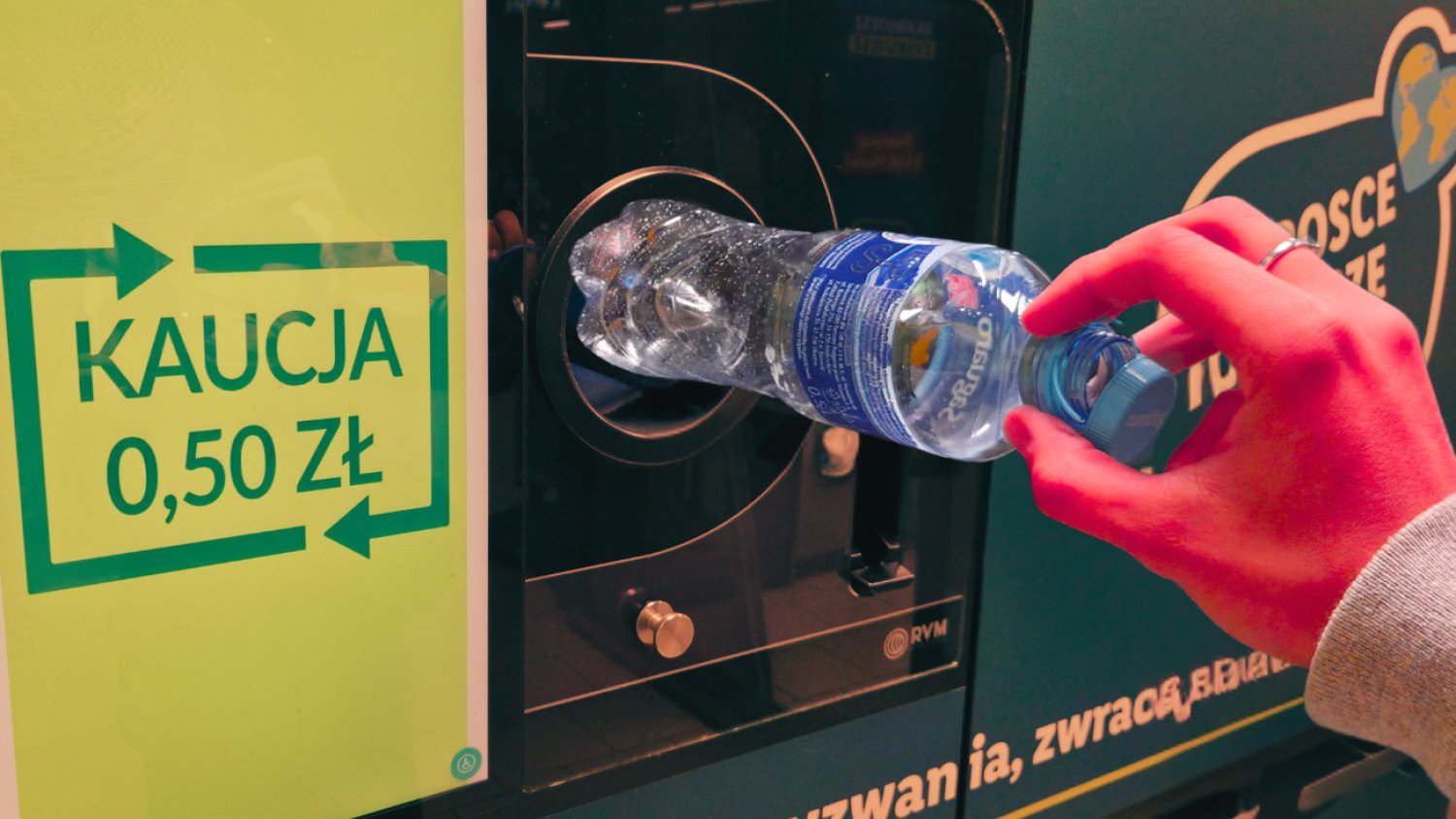 "Nikt za 10 groszy nie będzie ich woził". Sprawdzamy, jak na wsi widzą "butelkową nowość"