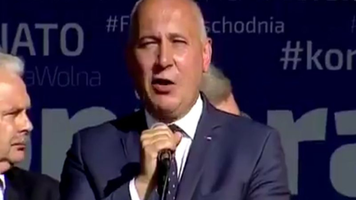 Na wiecu miały być tysiące spontanicznie przybyłych wyborców PiS-u. Byli głównie działacze i to do nich wicemarszałek Sejmu wygłosił płomienne przemówienie.