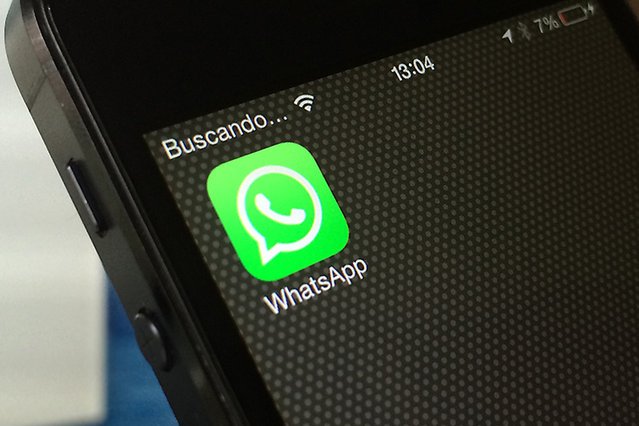 WhatsApp coraz bardziej integruje się z Facebookiem.
