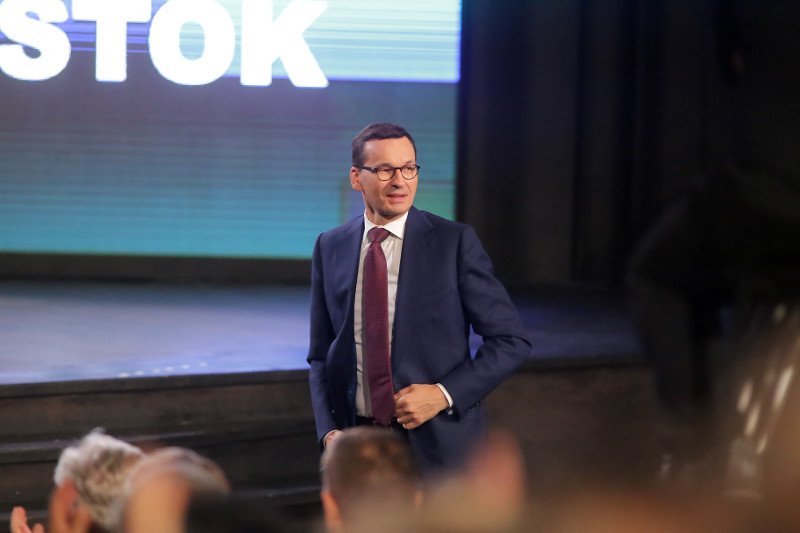 Morawiecki dzieli pieniądze na lokalne inwestycje. Samorządy zbulwersowane.