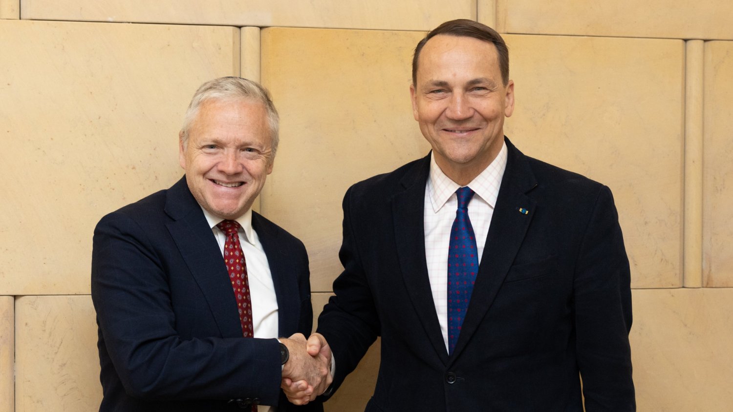 Sikorski rozmawiał z ambasadorem USA. Jedna sprawa oficjalnie pominięta