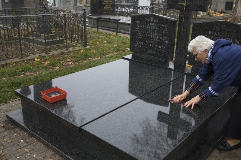 Granitowy nagrobek łatwo zniszczyć