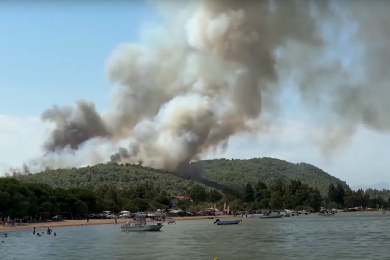 Pożary w Grecji zmusiły turystów do ewakuacji