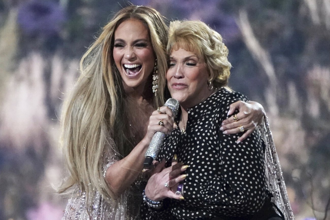 Mama Jennifer Lopez stosowała przemoc w domu. "Strasznie nas tłukła"