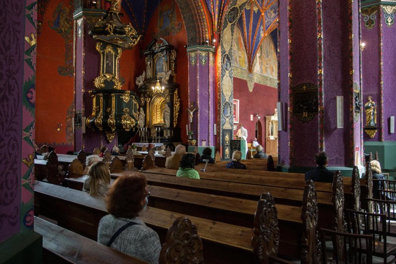 Czy kościoły na czas szczytu pandemii powinny zostać zamknięte?