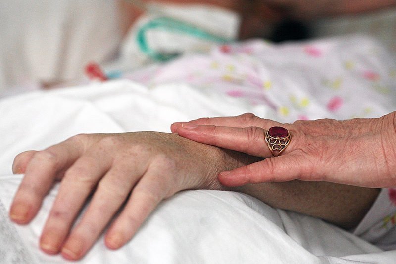 Ponad połowa Polaków popiera eutanazję.