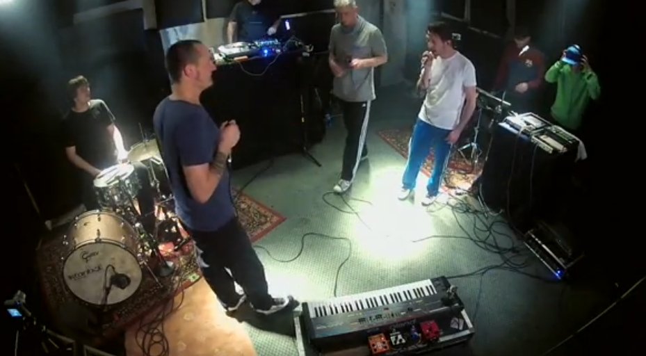 Kadr z klipu Lao Che - "Jestem psem"