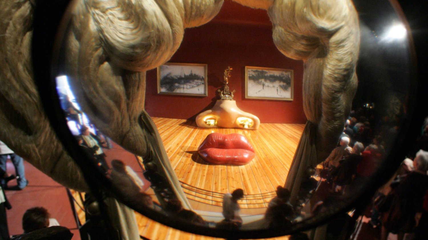Muzeum, świątynia i mauzoleum w rodzinnym Figueres. Salvador Dali, malarz i ekscentryk nie ma spokoju po śmierci. Wkrótce jego ciało będzie ekshumowane.