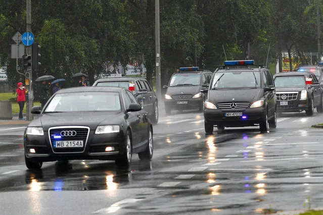 Ilustracja poglądowa. Dziennikarka nie nagrała sytuacji, w której karetka na sygnale przepuściła rządową kolumnę - sama prowadziła wtedy auto.