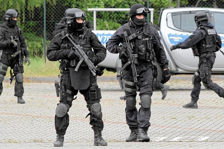 ABW aresztowało kilku polskich neofaszystów.