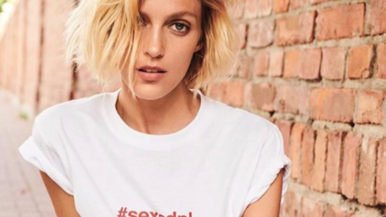 Anja  Rubik wydała książkę "Sexedpl", która jest rozwinięciem internetowej kampanii
