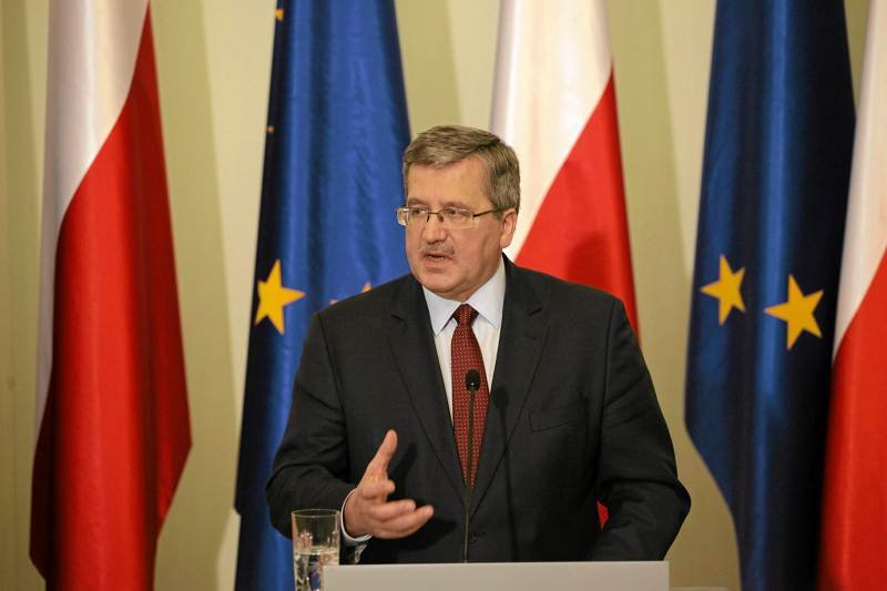 Prezydent Bronisław Komorowski podczas konferencji prasowej.