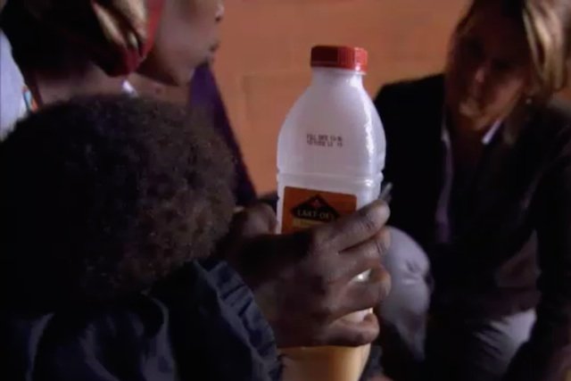 Według materiału SkyNews biedne kobiety z RPA celowo piły alkohol, żeby uszkadzać płody. Powód? Zasiłek.