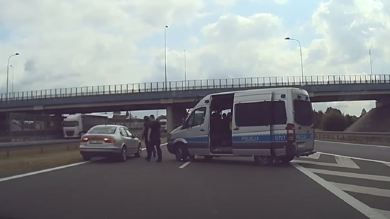 Niewiarygodne, co na A4 zrobiła policja. W sieci wrze po ujawnieniu nagrania.