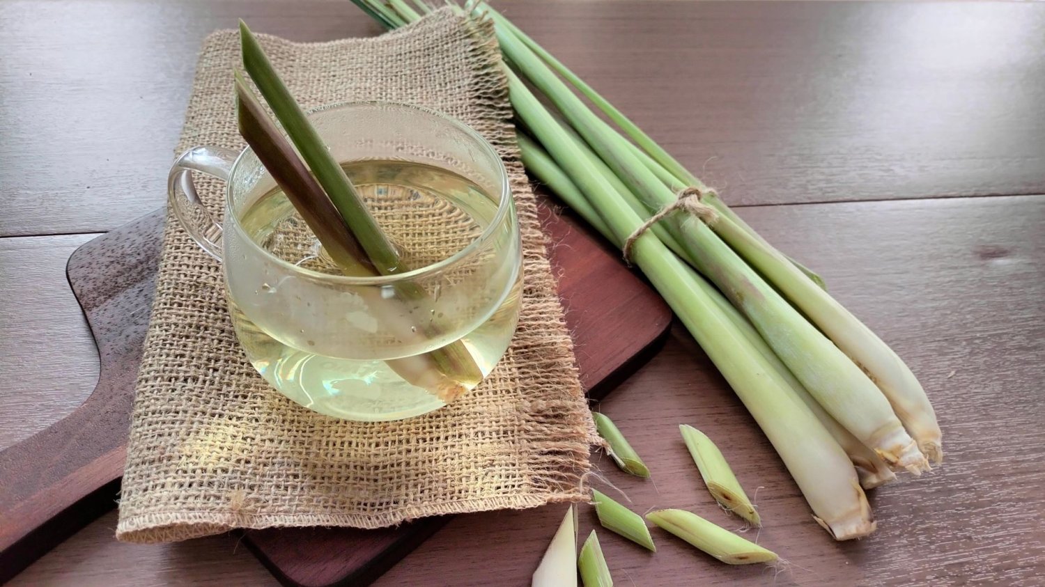 Medyczne właściwości trawy cytrynowej. Dlaczego warto włączyć ją do diety?