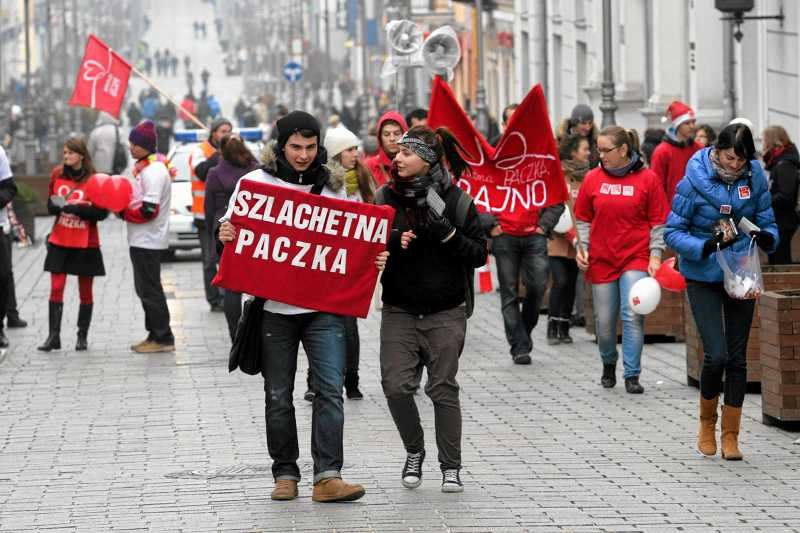 Przed Bożym Narodzeniem wielu chętnych zgłasza się do pracy w organizacjach charytatywnych