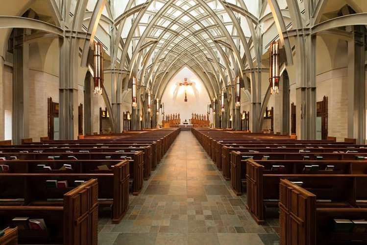 Ksiądz zemślił się na skąpych parafianach, od których nie udało mu się zebrać 30 tys. zł na drzwi do domu, w którym mieszka duchowny.