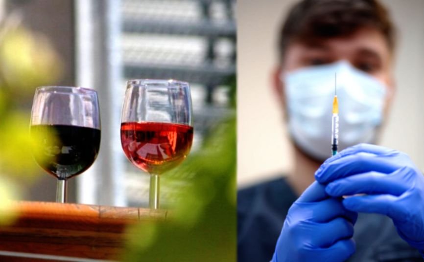 Jak to jest z picem alkoholu po szczepieniu przeciwko covid-19? Polacy coraz częściej pytają o to Google.