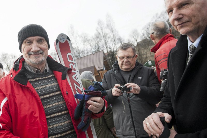 Kazimierz Bartosik (po prawej) zaczynał karierę w stanie wojennym. Jest jednym z najbardziej zaufanych współpracowników Antoniego Macierewicza.