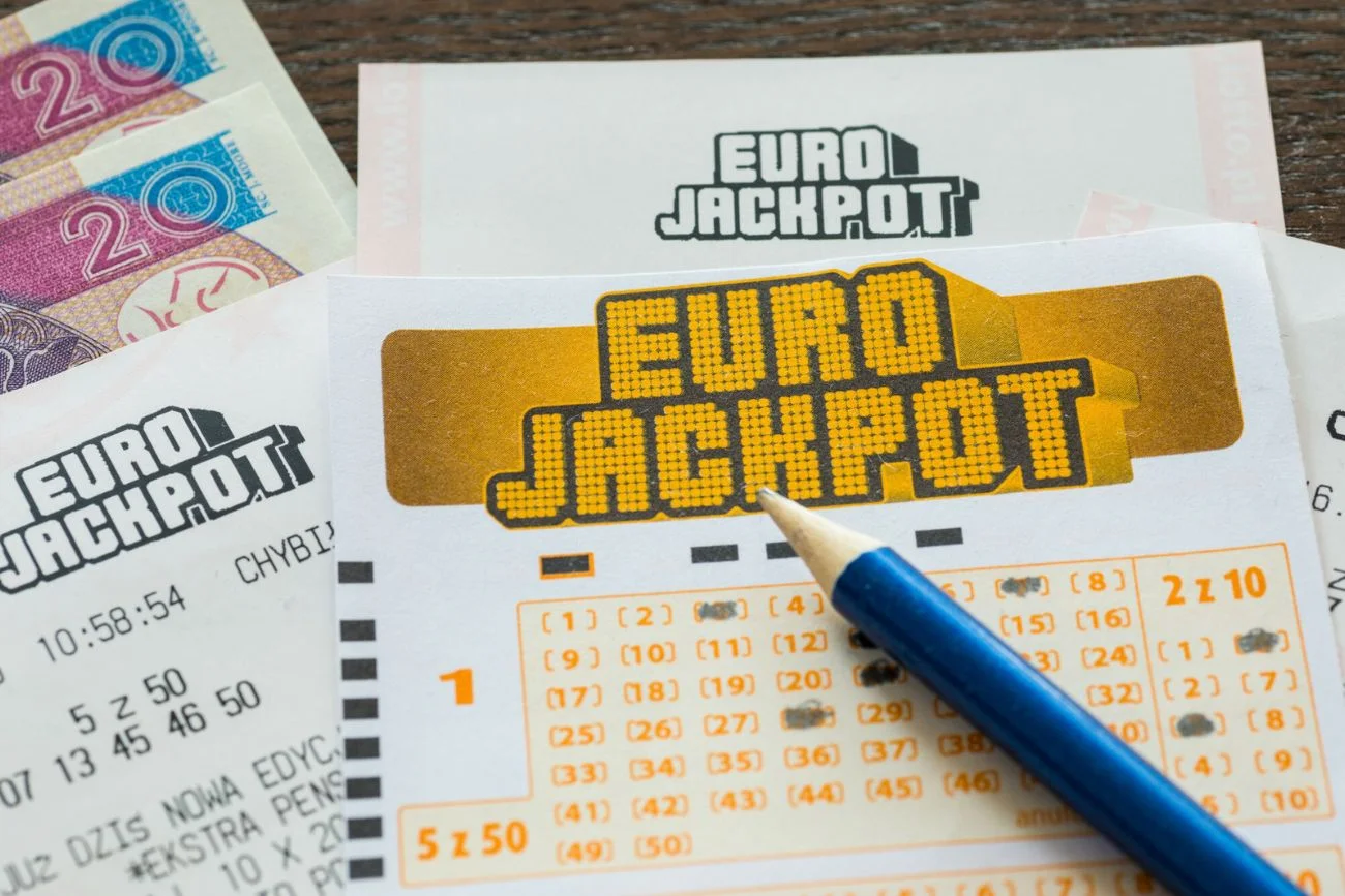 Los uśmiechnął się do Polaka w Eurojackpot. Ta kwota wpłynie na jego konto. Polak z II nagrodą w Eurojackpot. Otrzyma miliony złotych na konto.