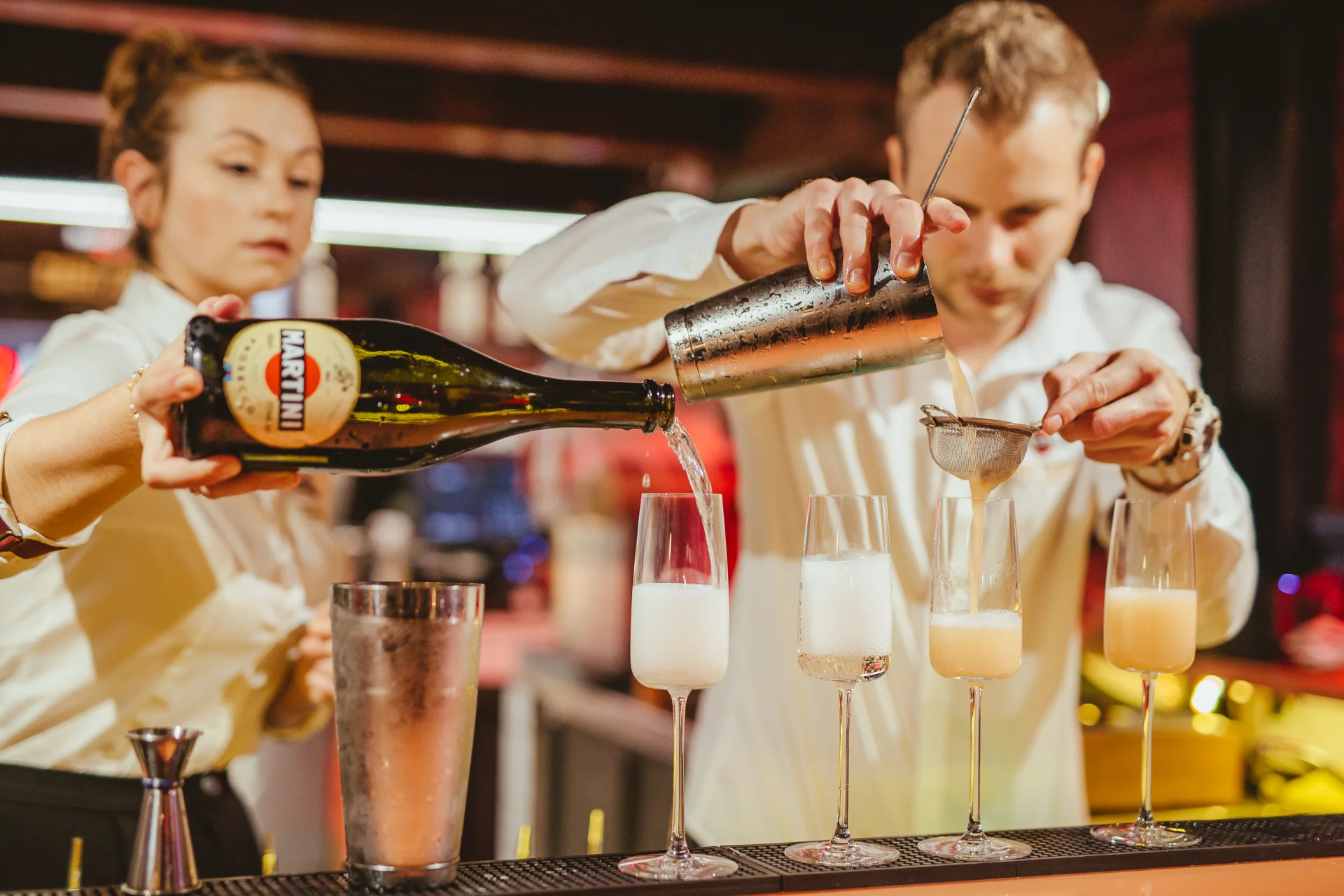 Ważna zasada podczas włoskiego aperitivo: pij rozsądnie, nie przesadzając z procentami