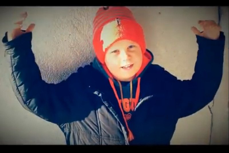 9-letni Xavier rapuje o kodeinie i dziwkach. Wszyscy się oburzają, a on tylko powtarza to, co słyszy i czyta w sieci