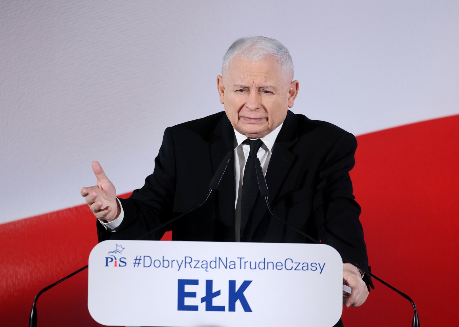 "Wiadomości" tłumaczą skandaliczne słowa Jarosława Kaczyńskiego. Widzowie obejrzeli kolejny kuriozalny materiał