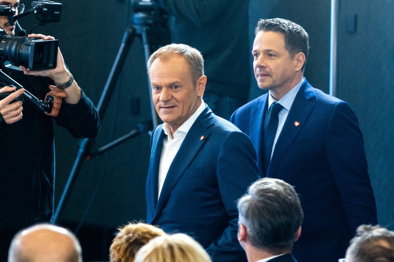 Polityka KO nie było w rankingach zaufania od miesięcy. Tusk i Trzaskowski mają "rywala" Donald Tusk i Rafał Trzaskowski