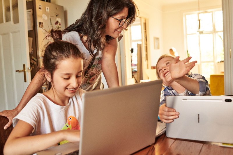 W ofercie T-Mobile znajduje się już 19 smartfonów i dwa rutery 5G. Obecnie to głównie topowe urządzenia poszczególnych producentów, ale w kolejnych tygodniach i miesiącach portfolio takich urządzeń będzie stale rosło w różnych kategoriach cenowych