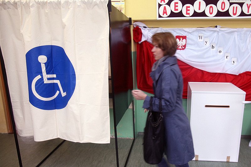 W PiS mają jeszcze rozważyć utrzymanie głosowania korespondencyjnego dla niepełnosprawnych. Odpowiednie poprawki do zmian w kodeksie wyborcy mogą jeszcze wprowadzić senatorowie.