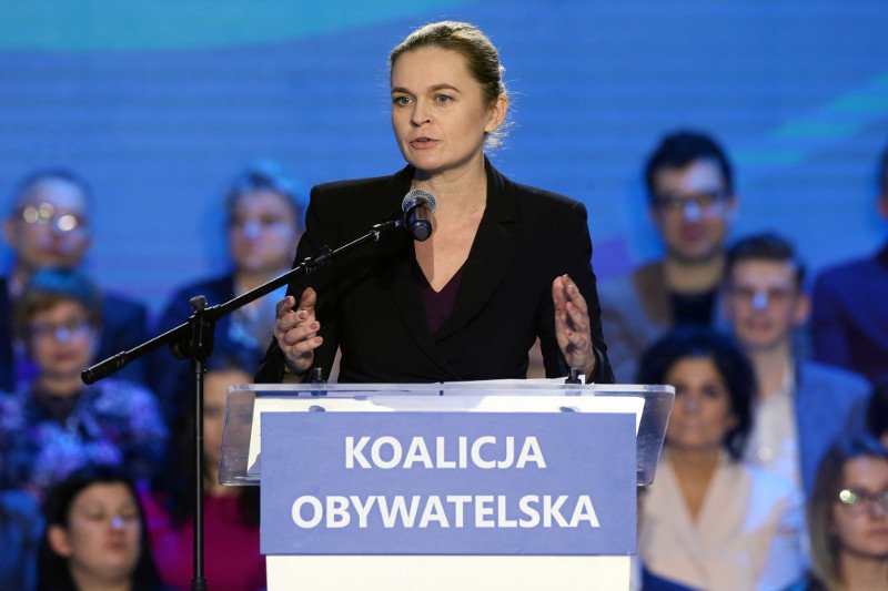 Liderka Inicjatywy Polskiej Barbara Nowacka podczas konwencji Koalicji Obywatelskiej i organizacji partnerskich pt. "Kobieta, Polska, Europa".