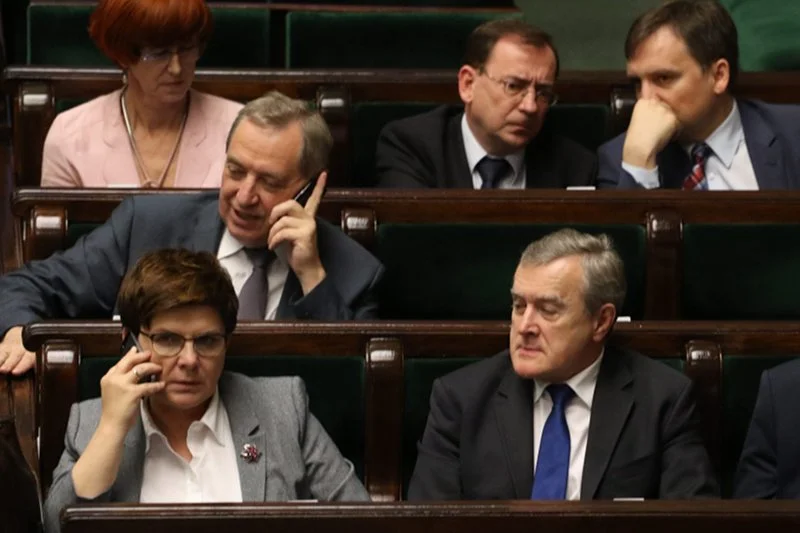 Wicepremier, Piotr Gliński równy Pani Premier? Przynajmniej w PiS-e. Wkrótce zbiera się rada polityczna partii i już trwają spekulacje o personalnych roszadach.